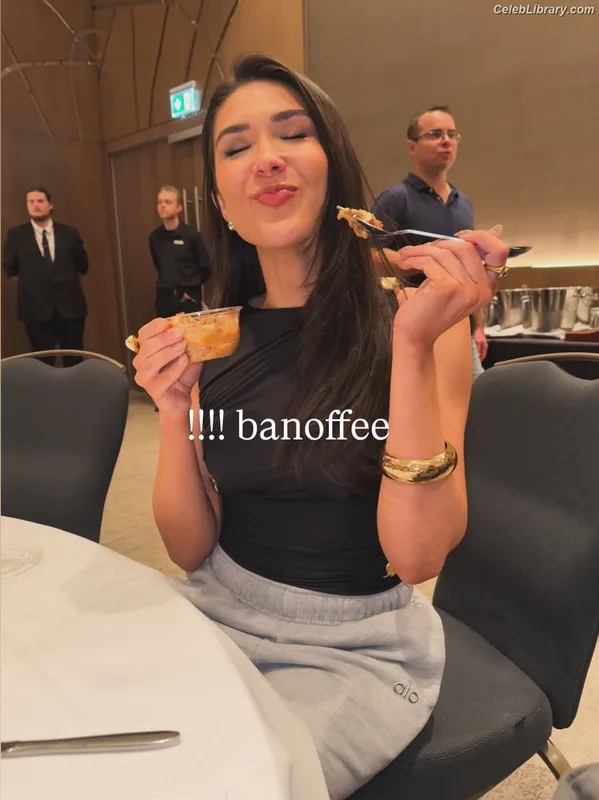 Cathy Kelley photo 8 of 1427