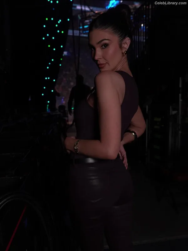 Cathy Kelley photo 17 of 1427