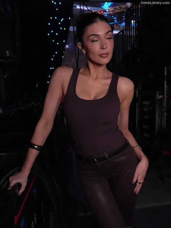 Cathy Kelley photo 18 of 1427