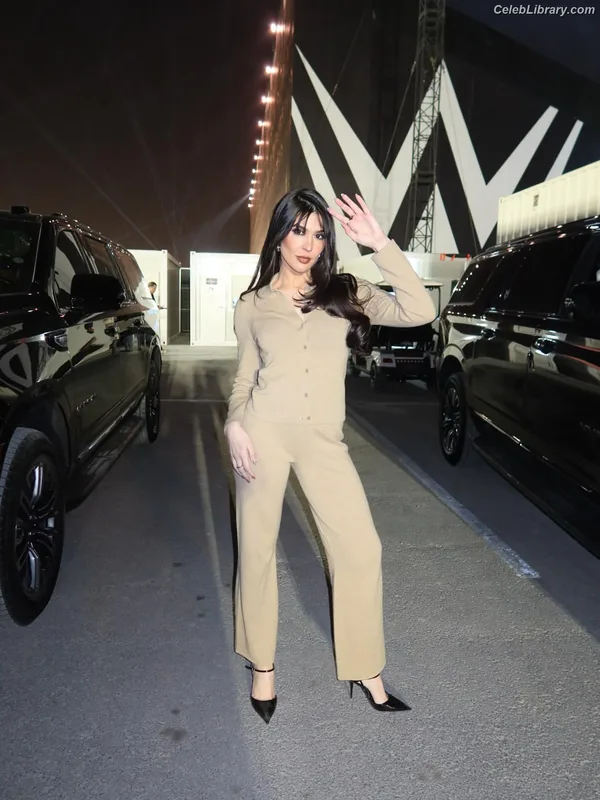 Cathy Kelley photo 6 of 1427