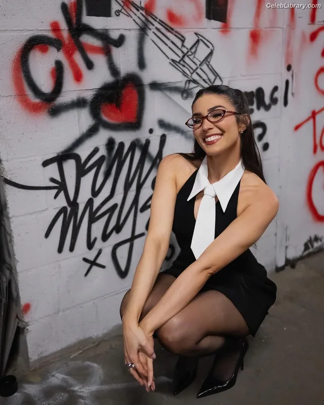 Cathy Kelley photo 9 of 1427