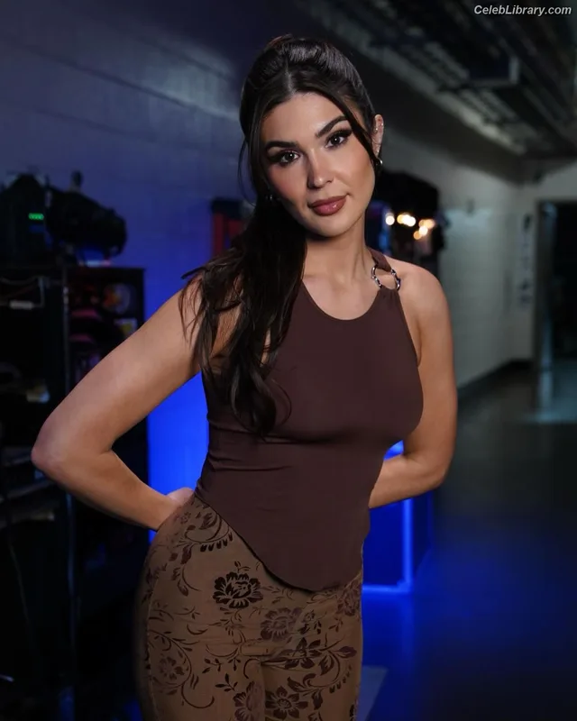Cathy Kelley photo 23 of 1427