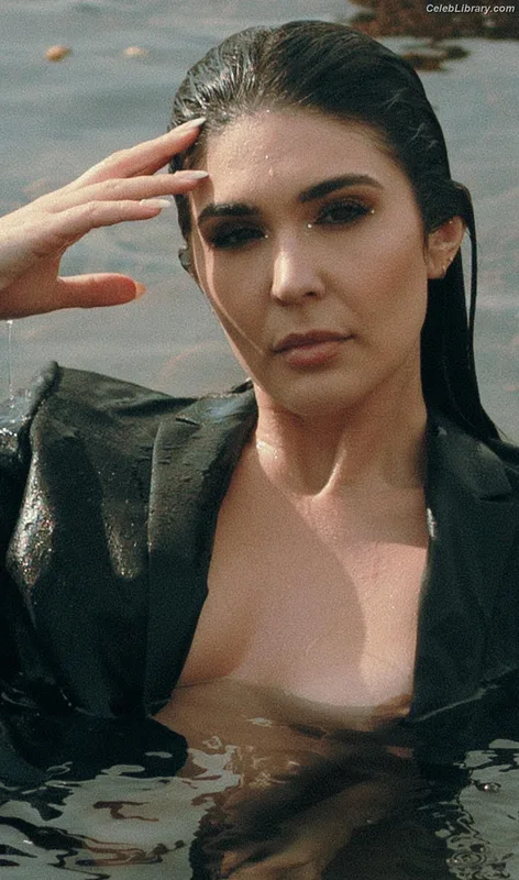 Cathy Kelley photo 24 of 1427