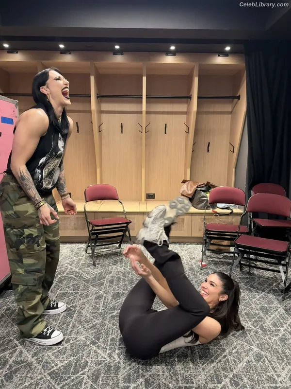 Cathy Kelley photo 1 of 1427