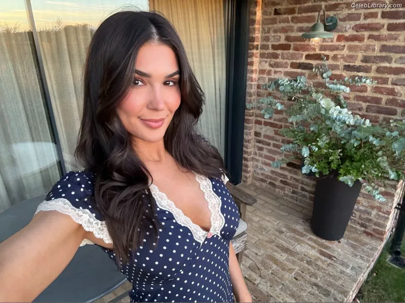 Cathy Kelley photo 5 of 1427