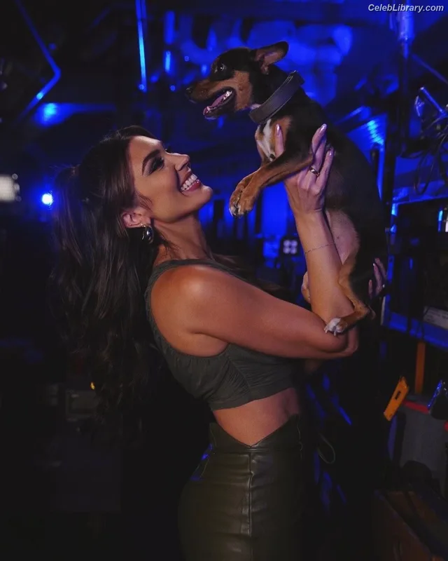 Cathy Kelley photo 1 of 1427