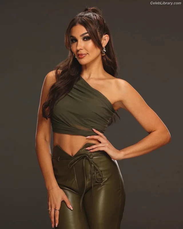 Cathy Kelley photo 2 of 1427