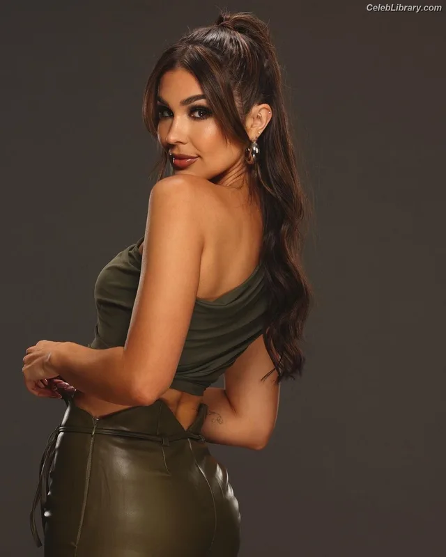 Cathy Kelley photo 3 of 1427