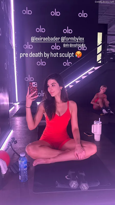Cathy Kelley photo 5 of 1427