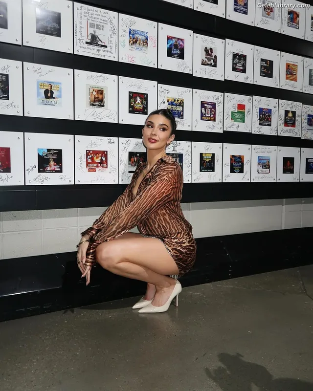 Cathy Kelley photo 10 of 1427