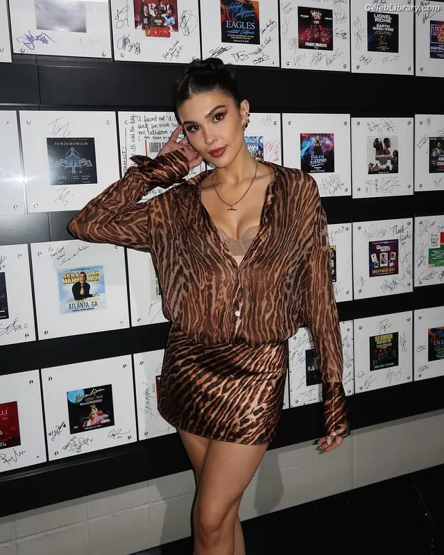 Cathy Kelley photo 11 of 1427