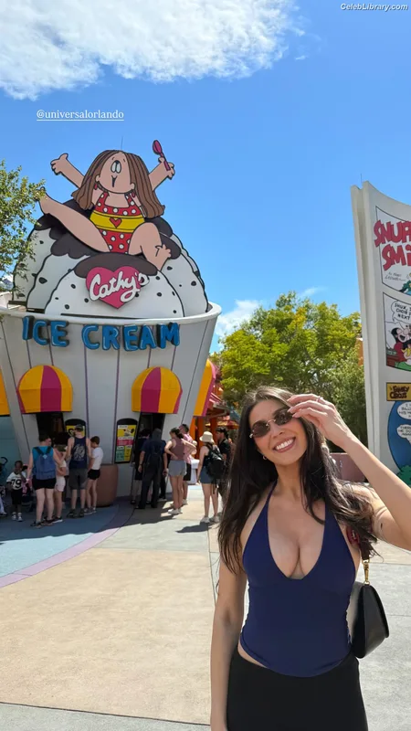 Cathy Kelley photo 18 of 1427