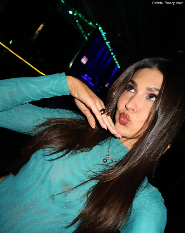 Cathy Kelley photo 9 of 1427