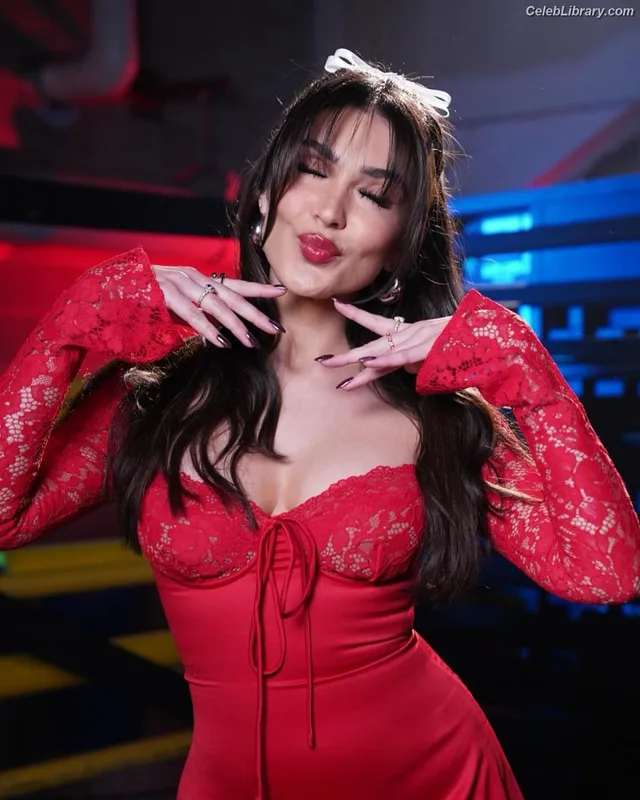 Cathy Kelley photo 13 of 1427