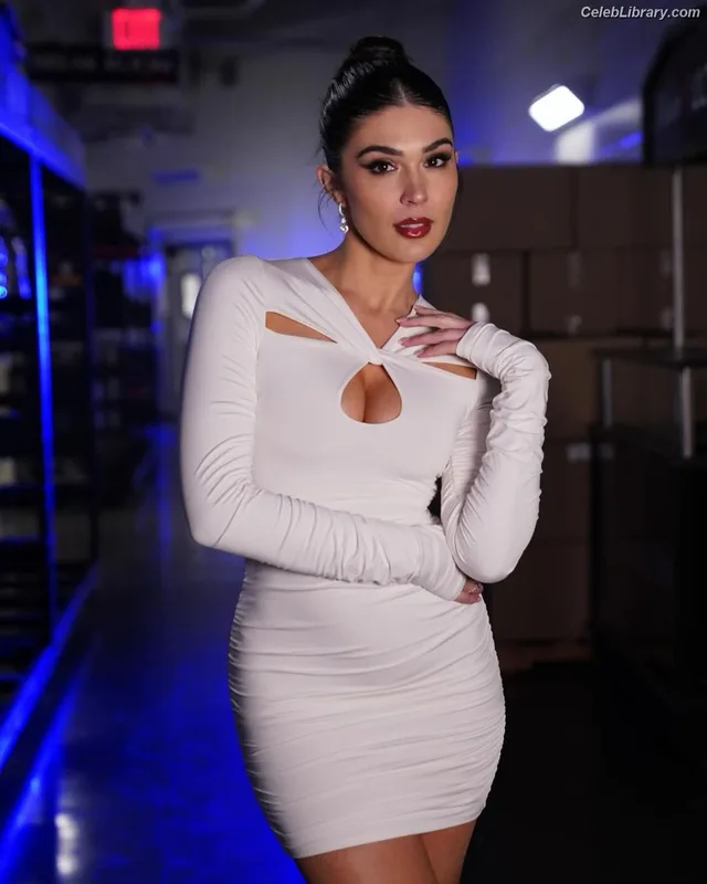 Cathy Kelley photo 16 of 1427