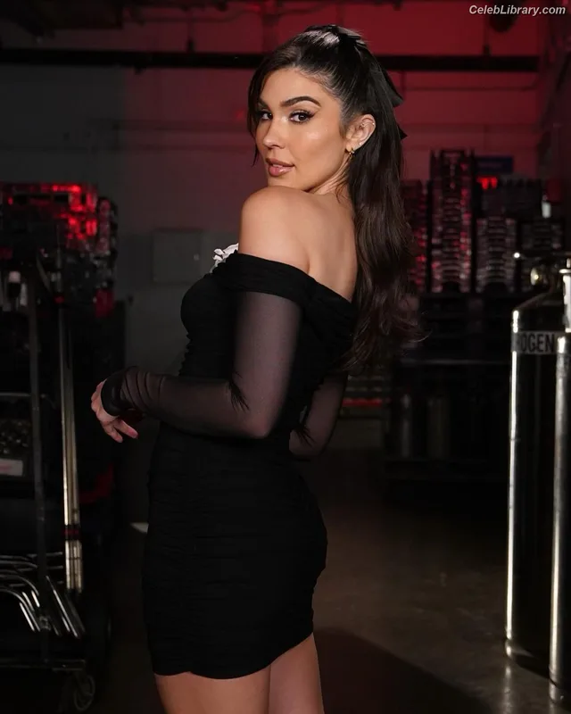 Cathy Kelley photo 21 of 1427