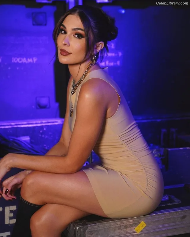 Cathy Kelley photo 7 of 1427