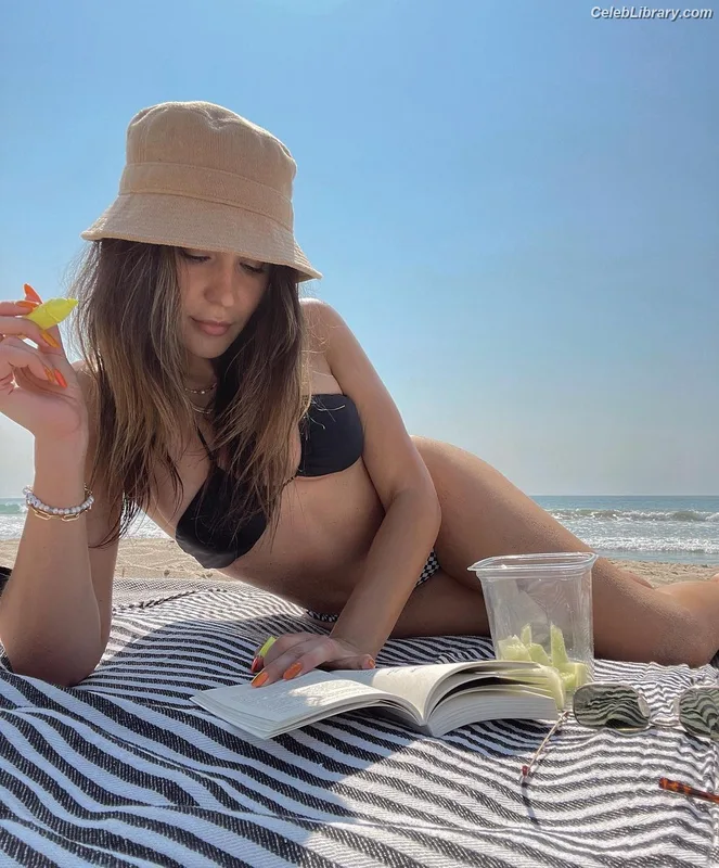Cathy Kelley photo 1 of 1427