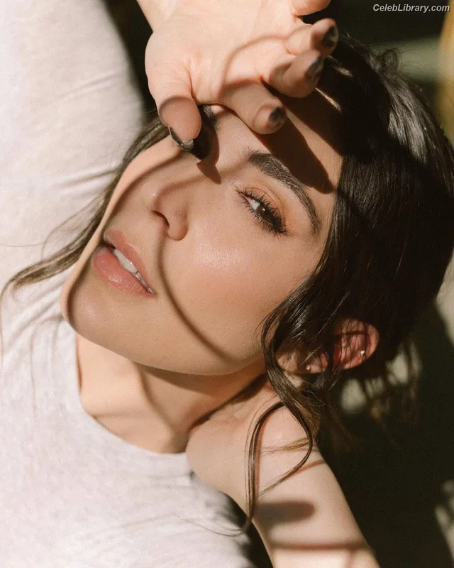 Cathy Kelley photo 2 of 1427