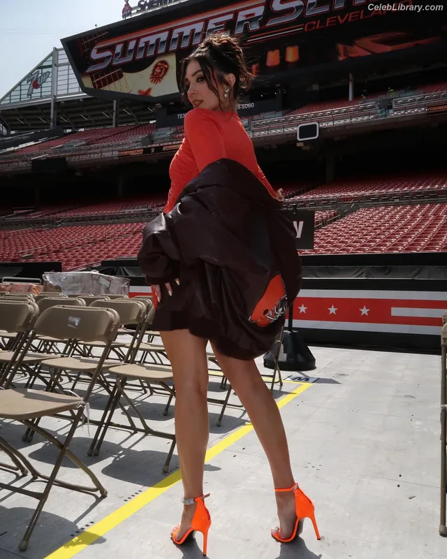Cathy Kelley photo 17 of 1427