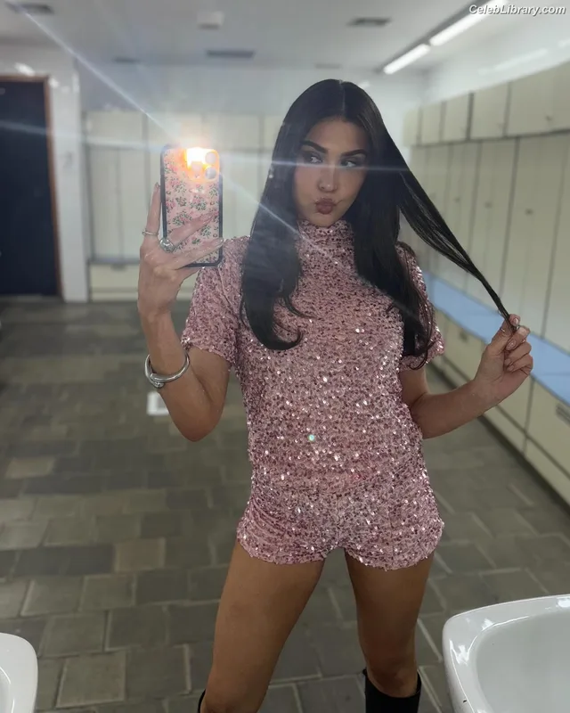 Cathy Kelley photo 1 of 1427