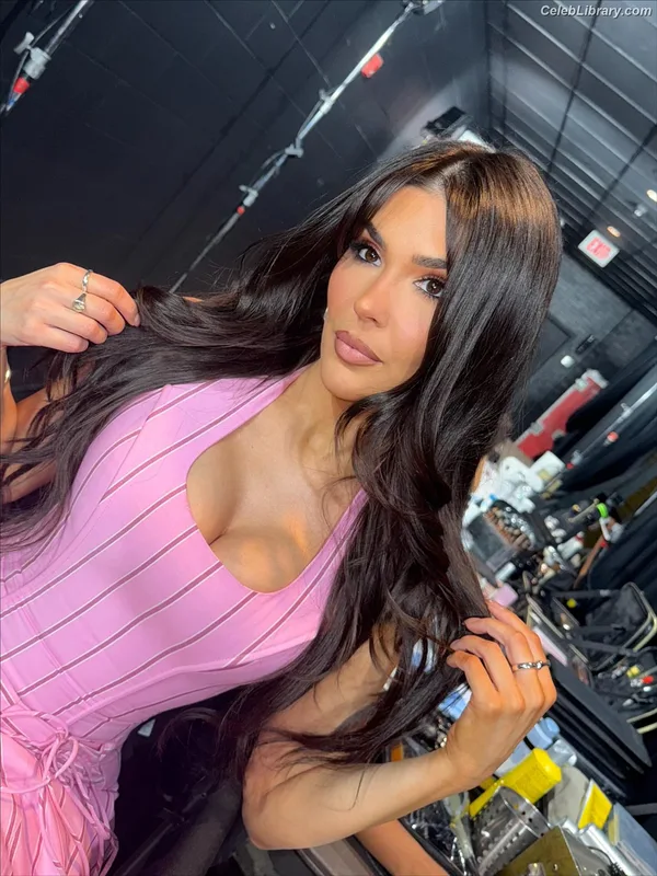 Cathy Kelley photo 1 of 1427