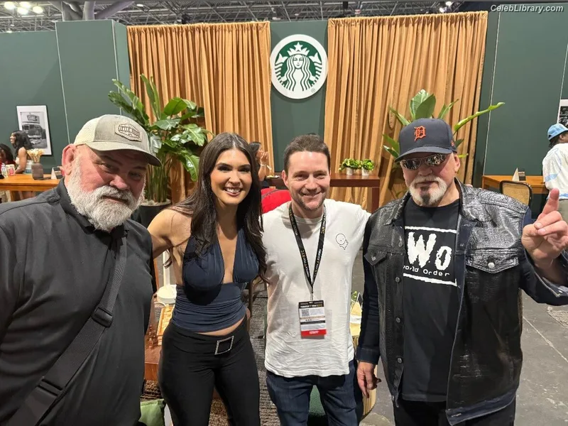 Cathy Kelley photo 6 of 1427