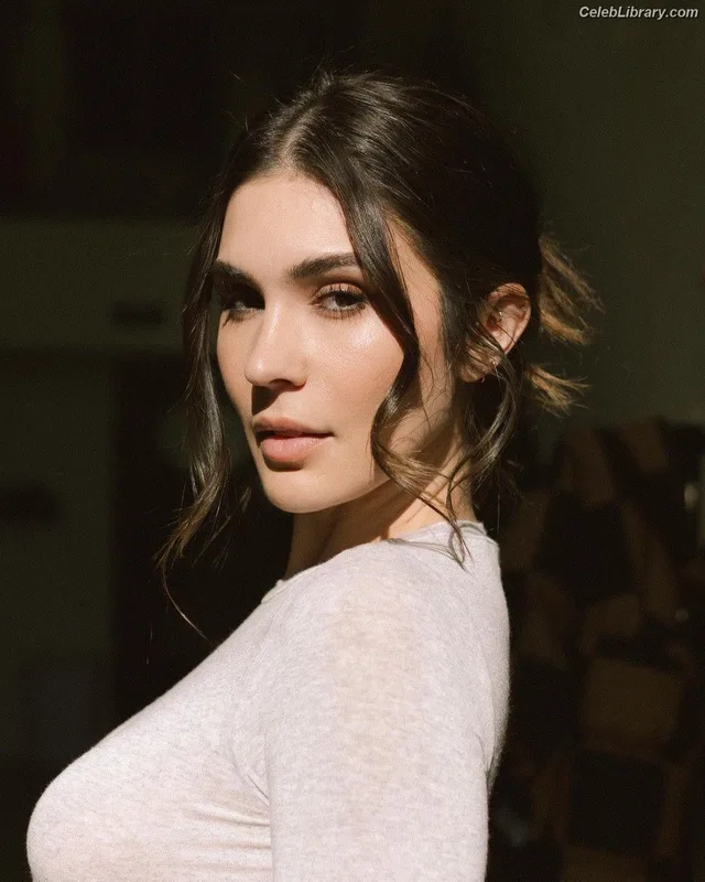 Cathy Kelley photo 5 of 1427