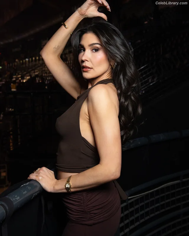 Cathy Kelley photo 14 of 1427