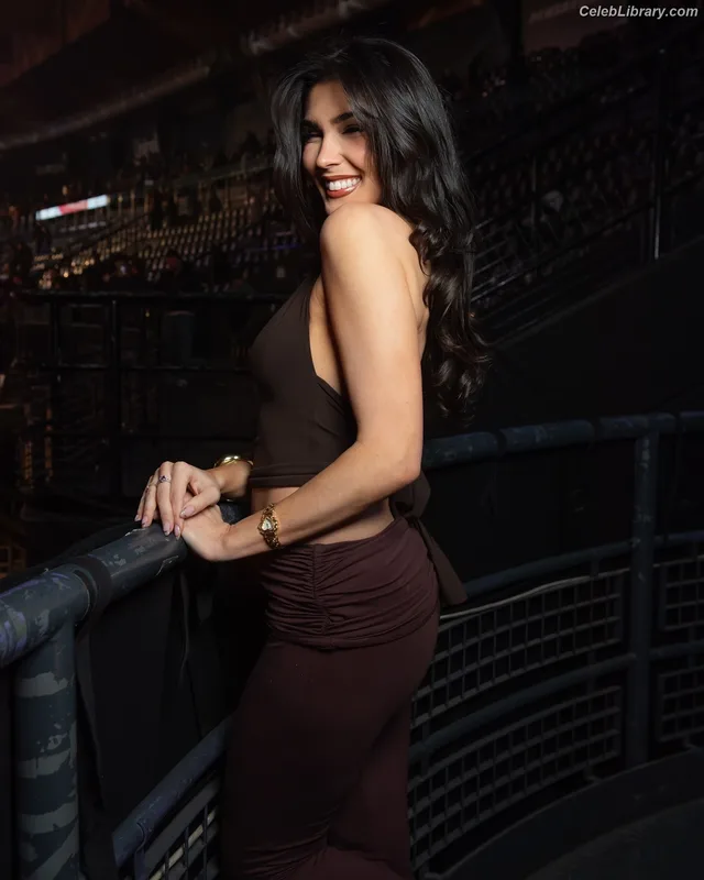 Cathy Kelley photo 15 of 1427