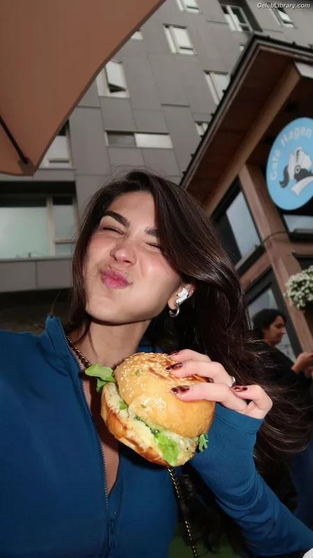 Cathy Kelley photo 11 of 1427