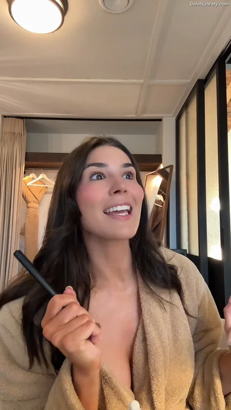 Cathy Kelley photo 13 of 1427