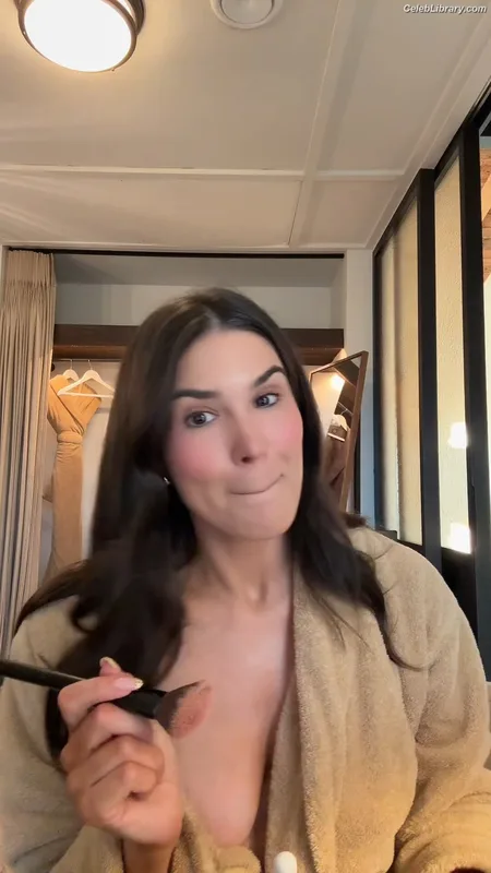 Cathy Kelley photo 14 of 1427