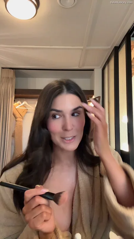 Cathy Kelley photo 15 of 1427