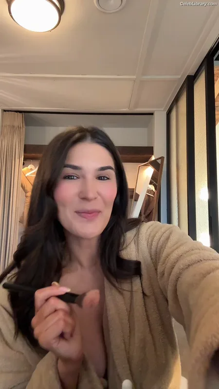 Cathy Kelley photo 17 of 1427