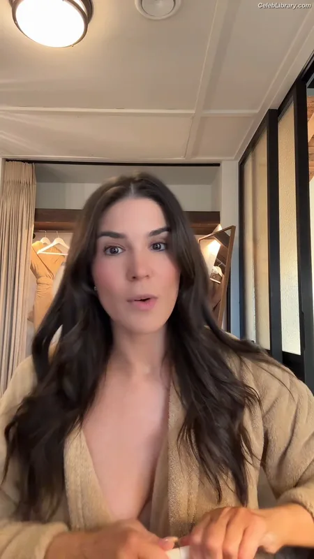 Cathy Kelley photo 19 of 1427