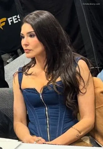 Cathy Kelley photo 4 of 1427