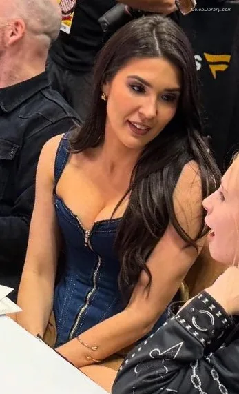 Cathy Kelley photo 5 of 1427