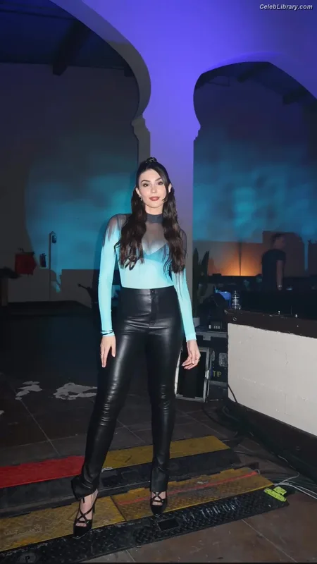 Cathy Kelley photo 8 of 1427