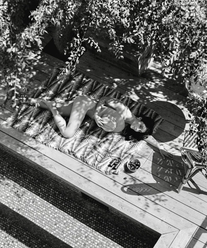 Caylee Cowan photo 8 of 1337