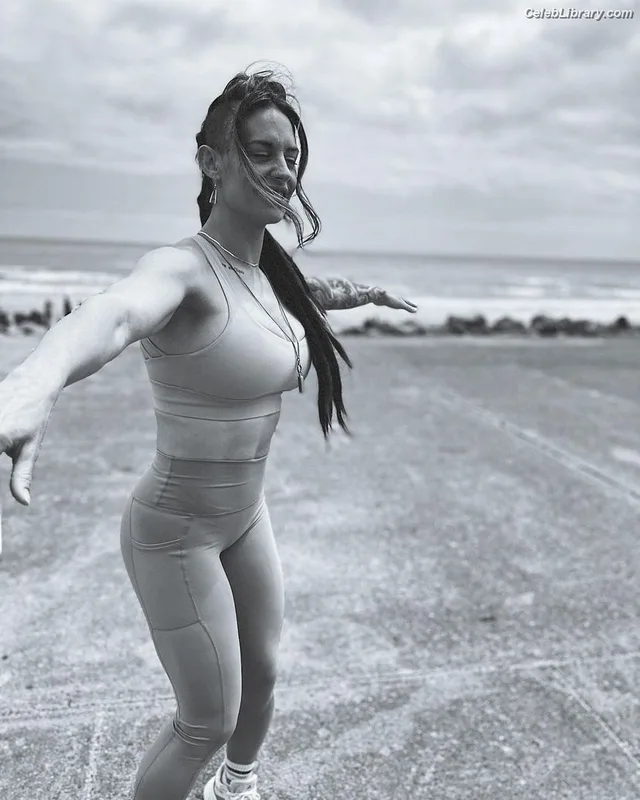 Celeste Bonin photo 3 of 681