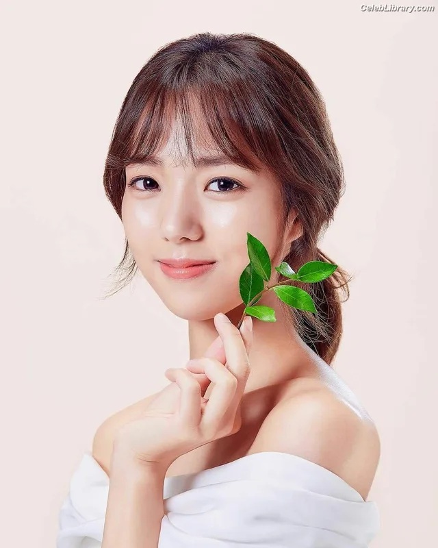 Chae Soo-bin 채수빈  Soobinms photo 12 of 76