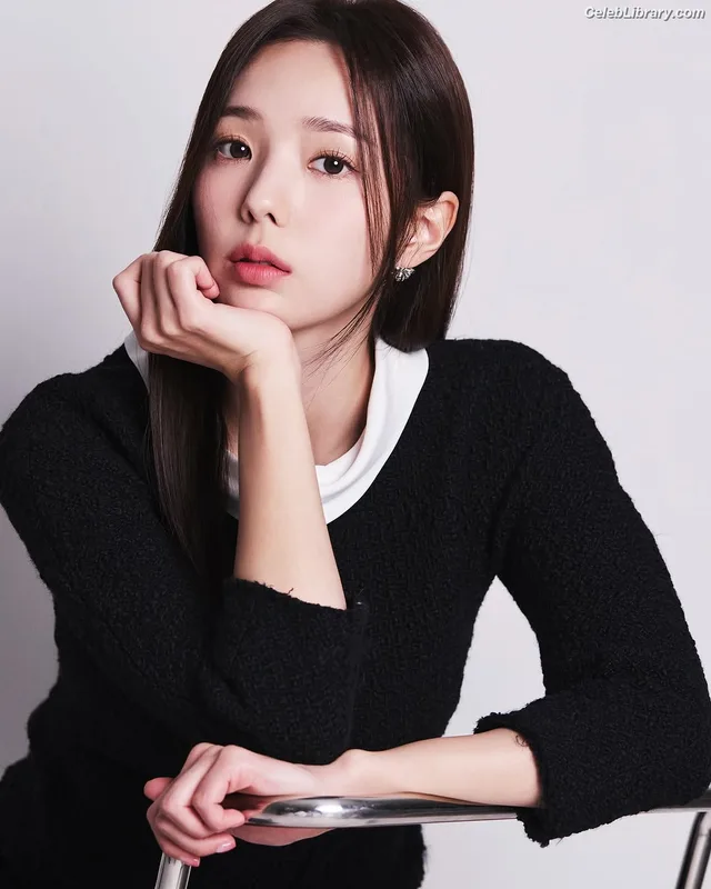 Chae Soo-bin 채수빈  Soobinms photo 3 of 76