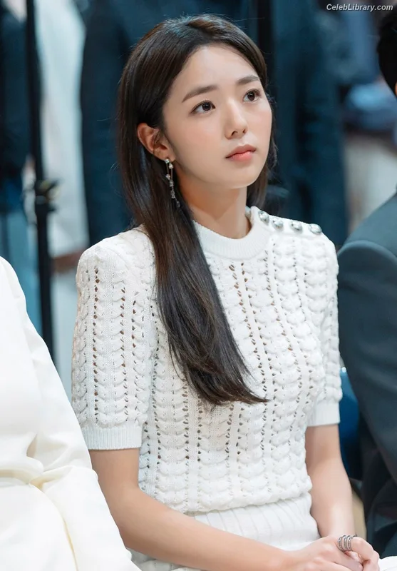 Chae Soo-bin 채수빈  Soobinms photo 1 of 76