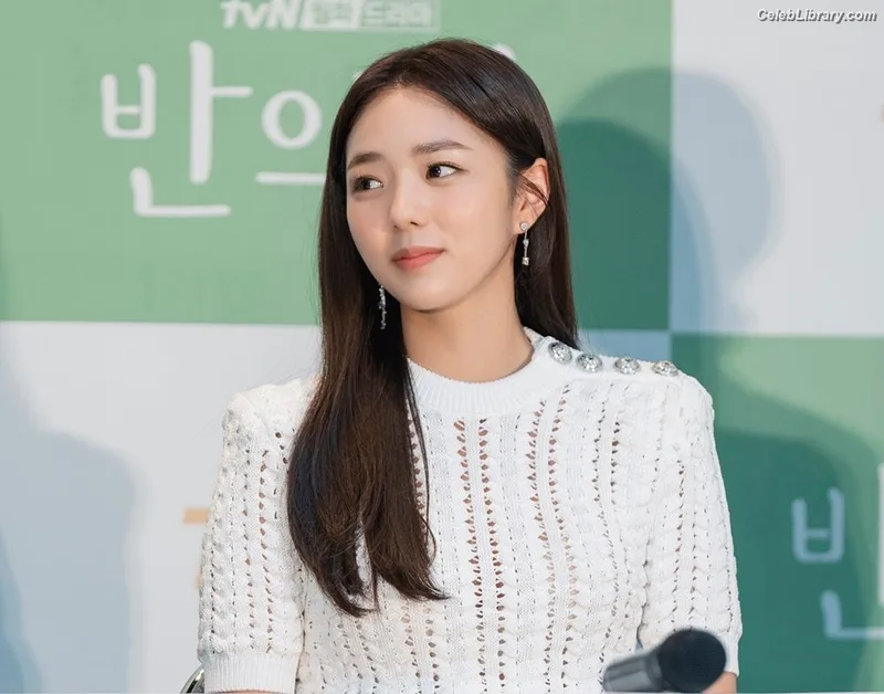 Chae Soo-bin 채수빈  Soobinms photo 3 of 76