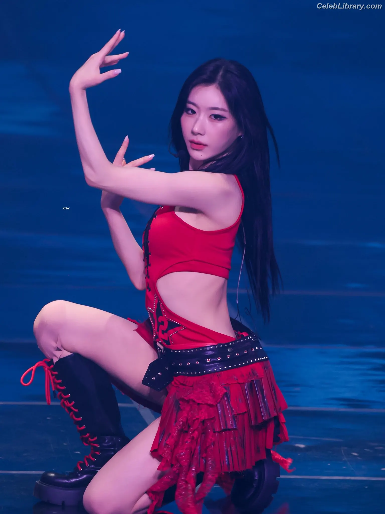 Chaeryeong - ITZY (채령) photo 7 of 659