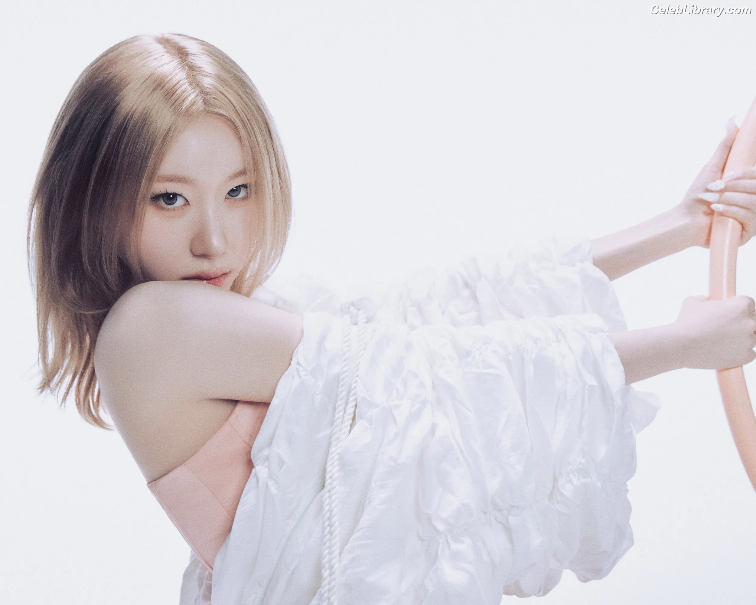 Chaeryeong - ITZY (채령) photo 3 of 659