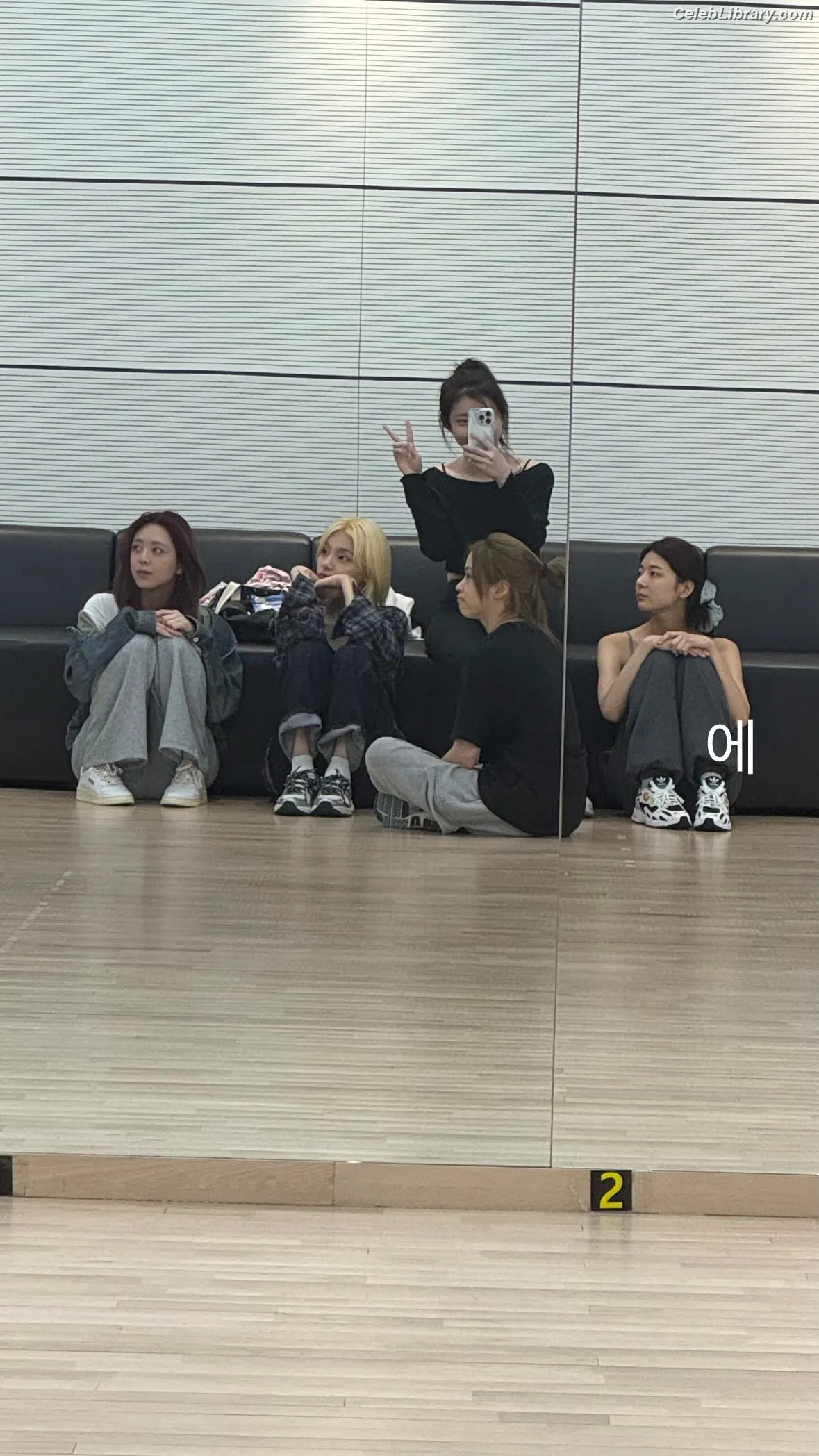 Chaeryeong - ITZY (채령) photo 4 of 659