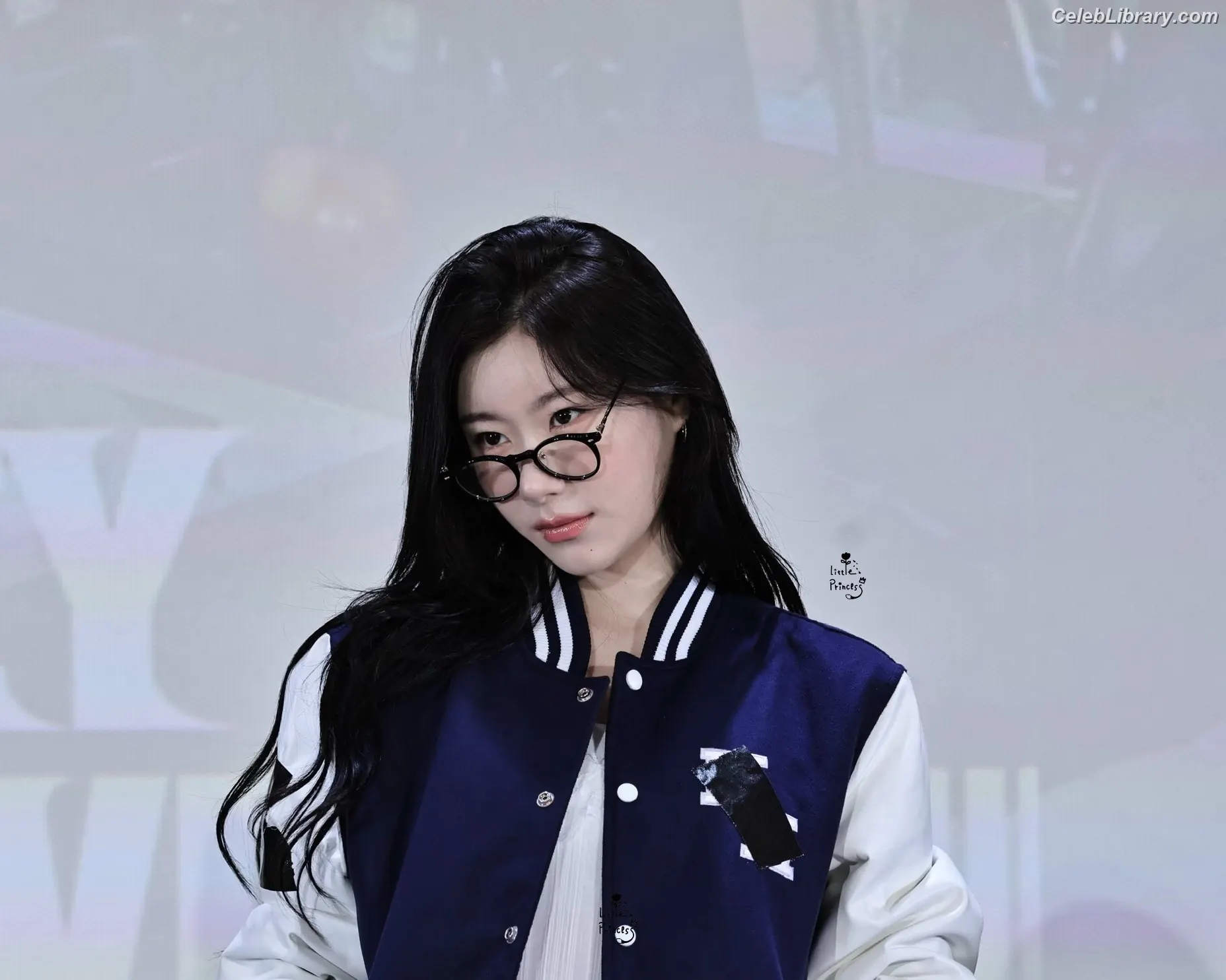 Chaeryeong - ITZY (채령) photo 6 of 659