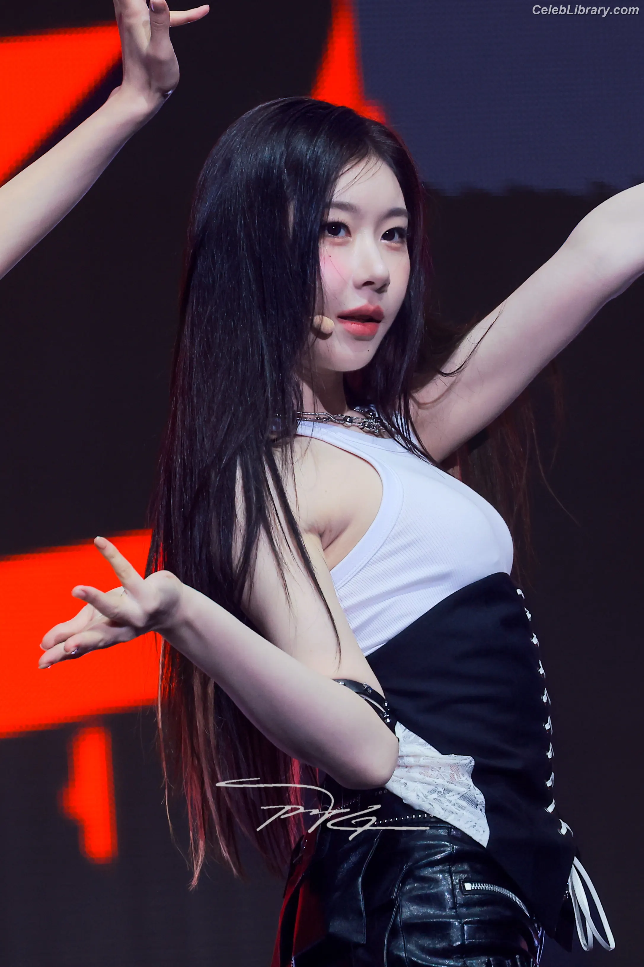 Chaeryeong - ITZY (채령) photo 2 of 659